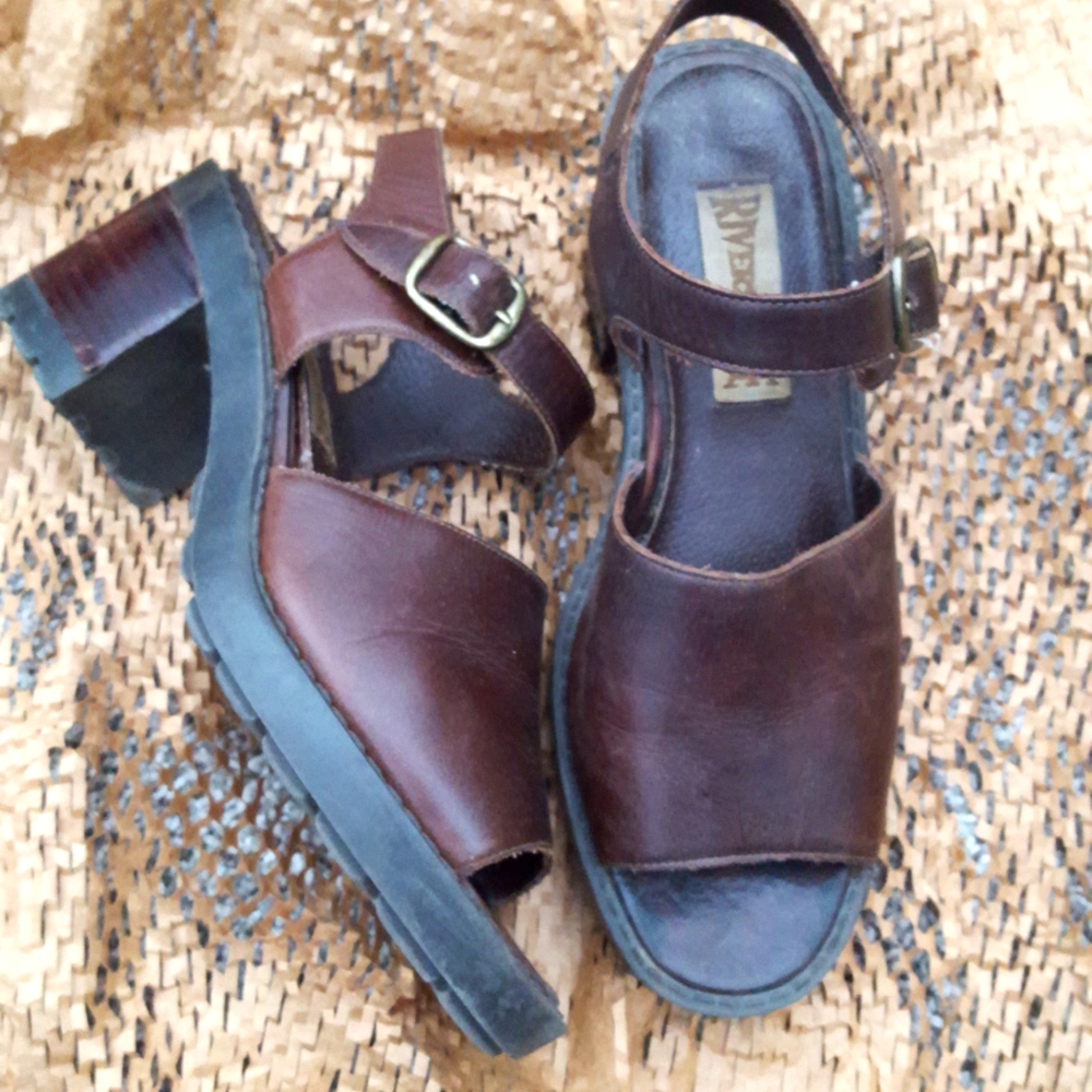 Vintage brown chunky leather sandal riverstone block heel, comfy